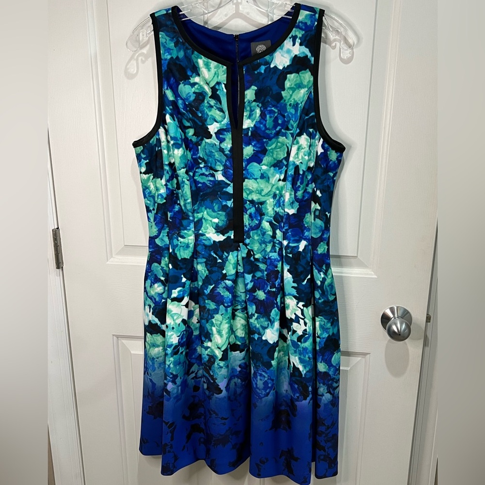 Vince Camuto blue green and black sleeveless pleated dress size 14